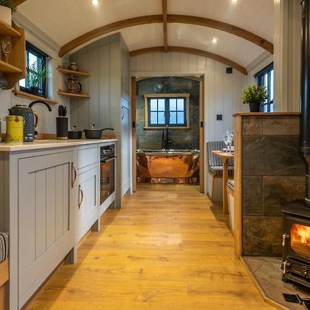 וורצ'סטר Monkwood Shepherds Hut - Ockeridge Rural Retreats מראה חיצוני תמונה
