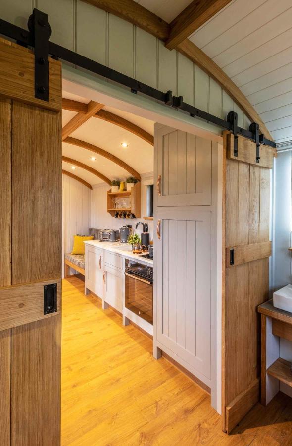וורצ'סטר Monkwood Shepherds Hut - Ockeridge Rural Retreats מראה חיצוני תמונה