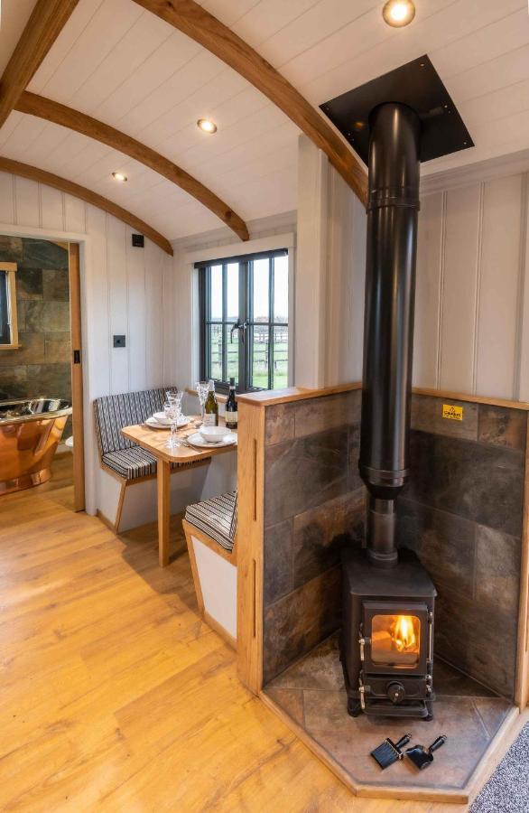 וורצ'סטר Monkwood Shepherds Hut - Ockeridge Rural Retreats מראה חיצוני תמונה
