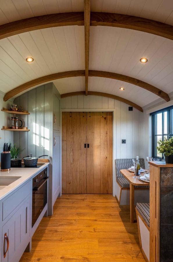 וורצ'סטר Monkwood Shepherds Hut - Ockeridge Rural Retreats מראה חיצוני תמונה