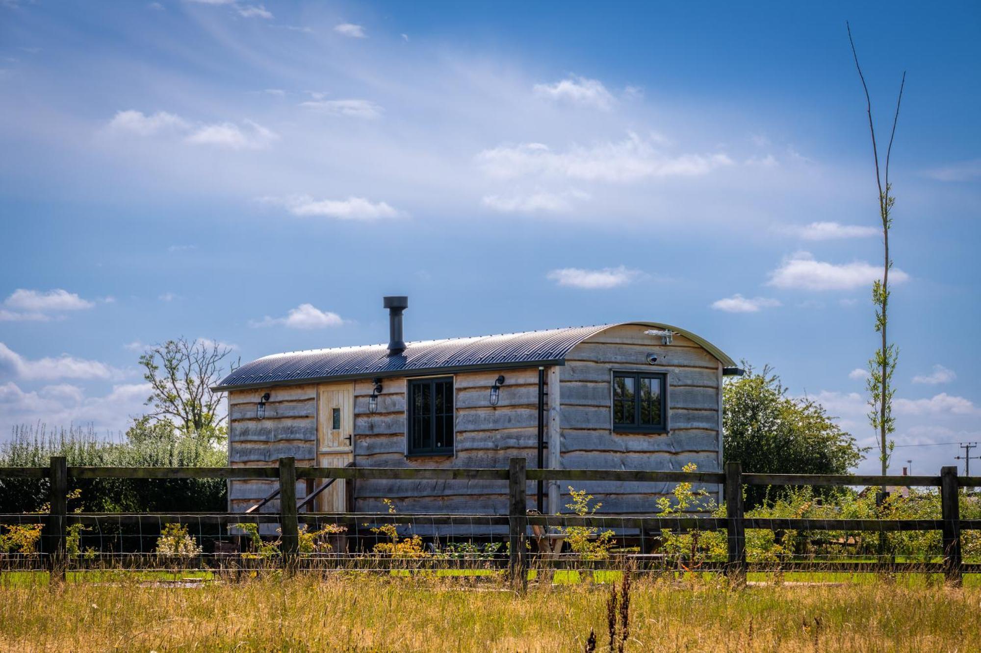 וורצ'סטר Monkwood Shepherds Hut - Ockeridge Rural Retreats מראה חיצוני תמונה