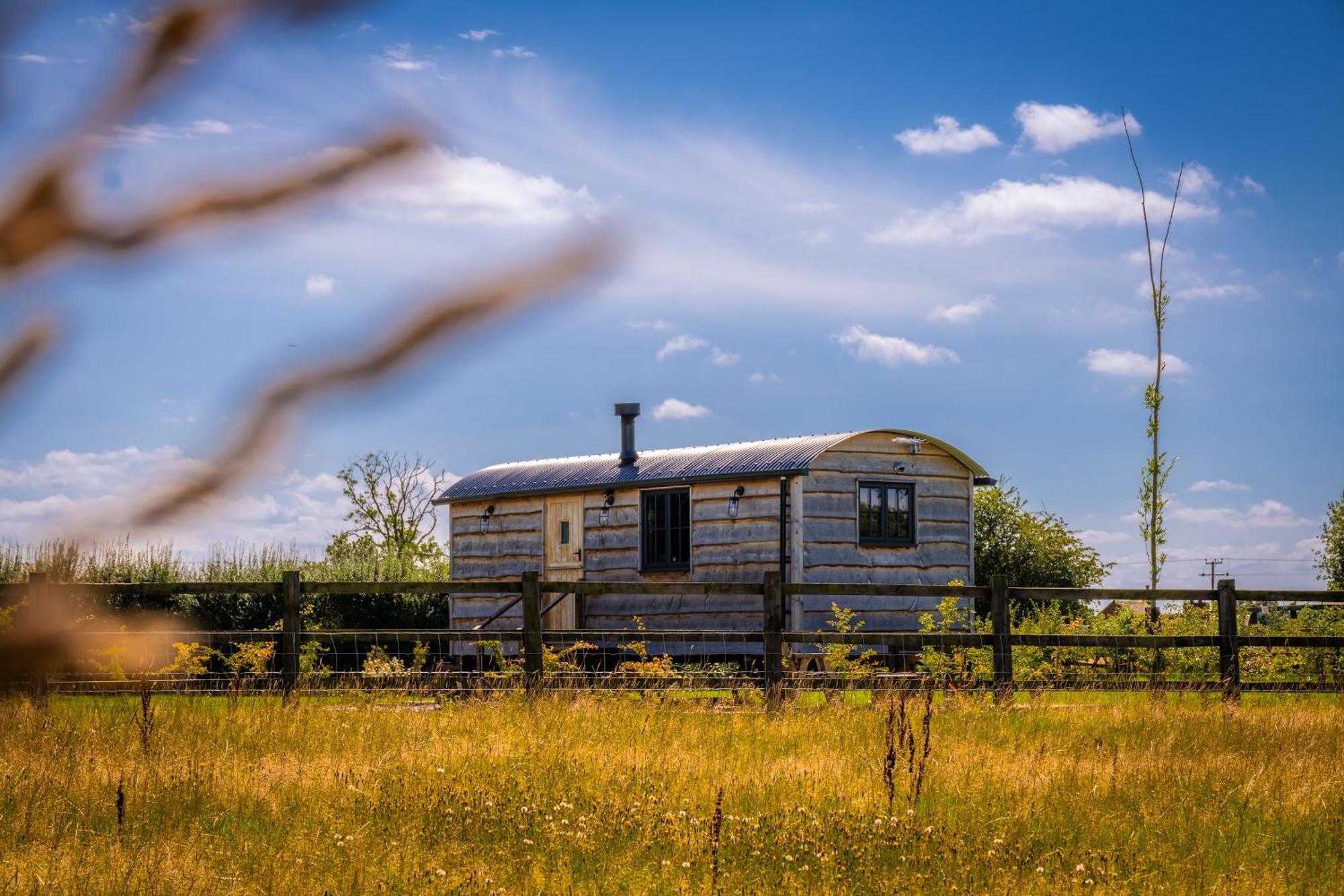 וורצ'סטר Monkwood Shepherds Hut - Ockeridge Rural Retreats מראה חיצוני תמונה
