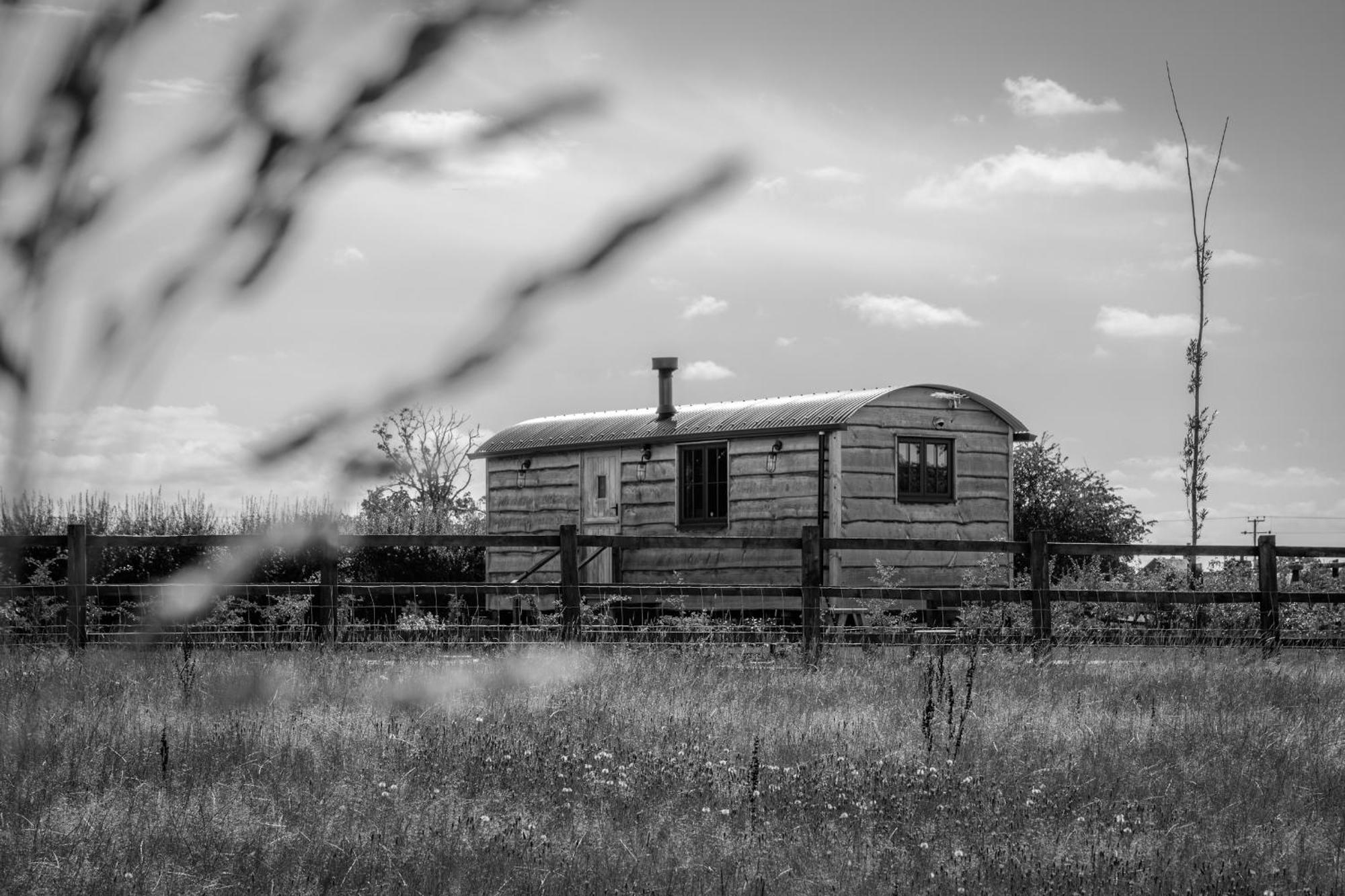 וורצ'סטר Monkwood Shepherds Hut - Ockeridge Rural Retreats מראה חיצוני תמונה